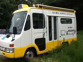 移動図書館車