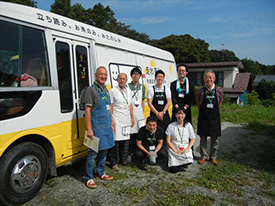 新たに加わった大型の移動図書館車両